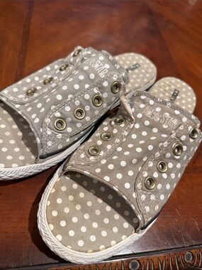 Converse Taupe and White Polka Dot Slide Sandals